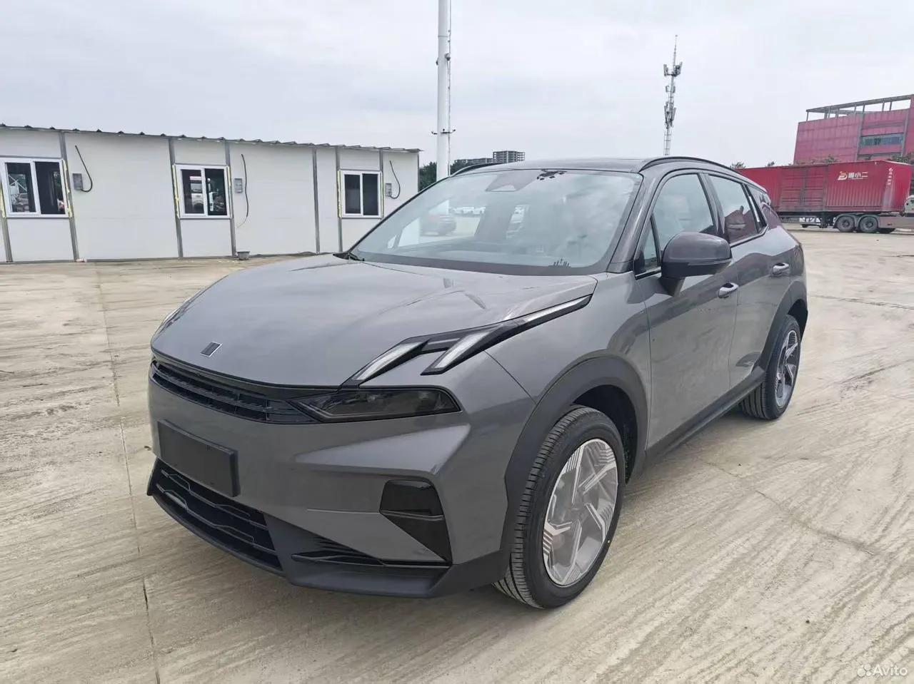 Lynk & Co 06