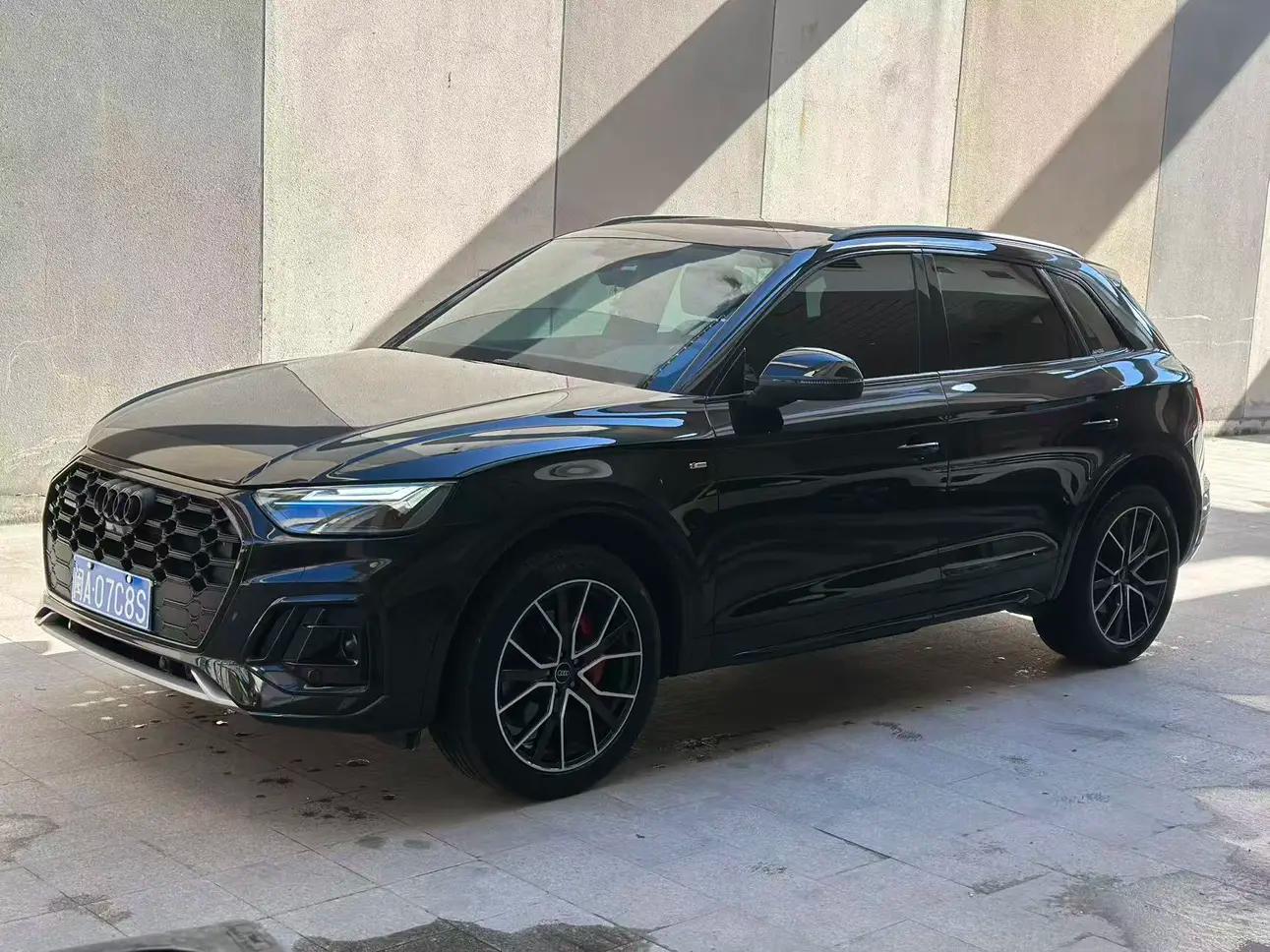 Audi Q5L 2025 г. 30075 км.