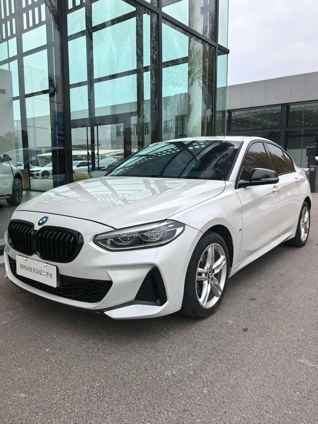 BMW 1 Series 2023 г. 66610 км.