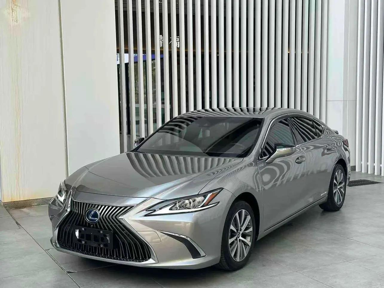 Lexus ES 2021 г. 38000 км.
