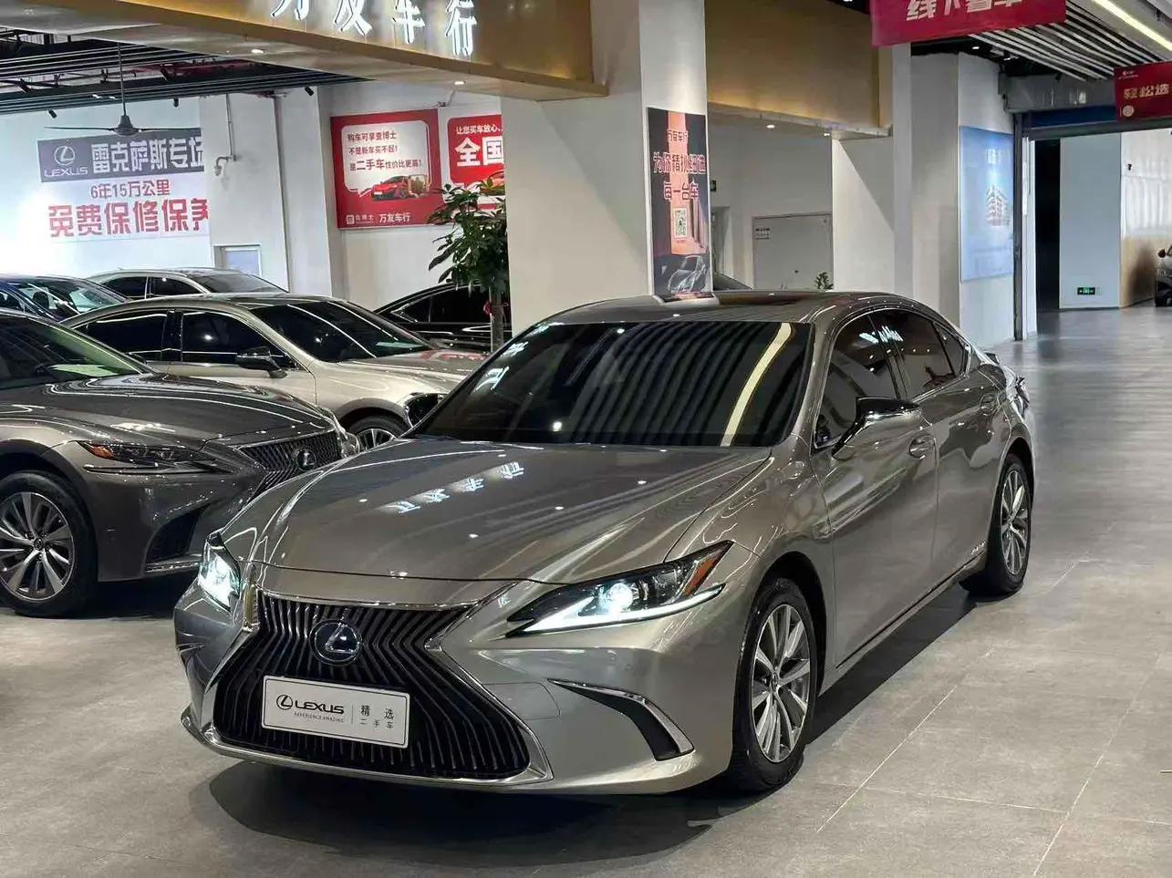 Lexus ES 2021 г. 124018 км.