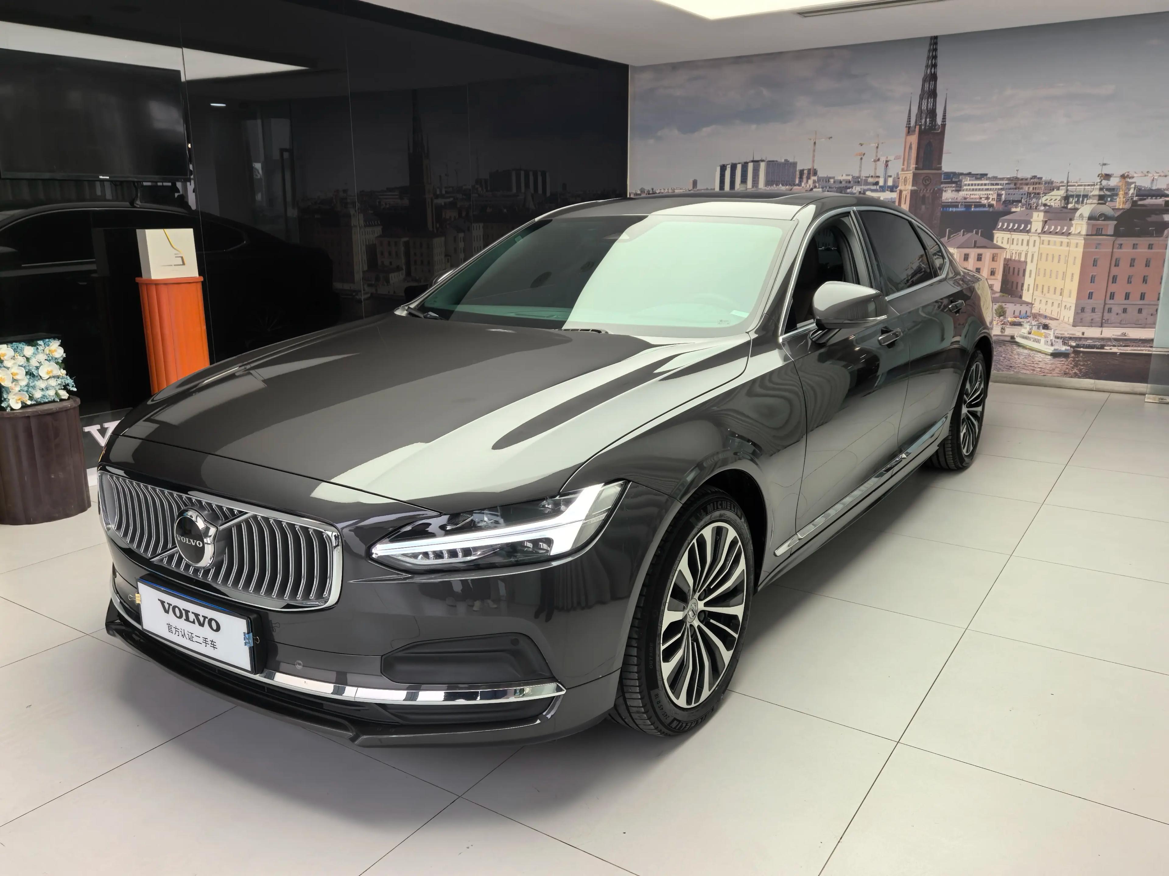 Volvo S90 2025 г. 13149 км.