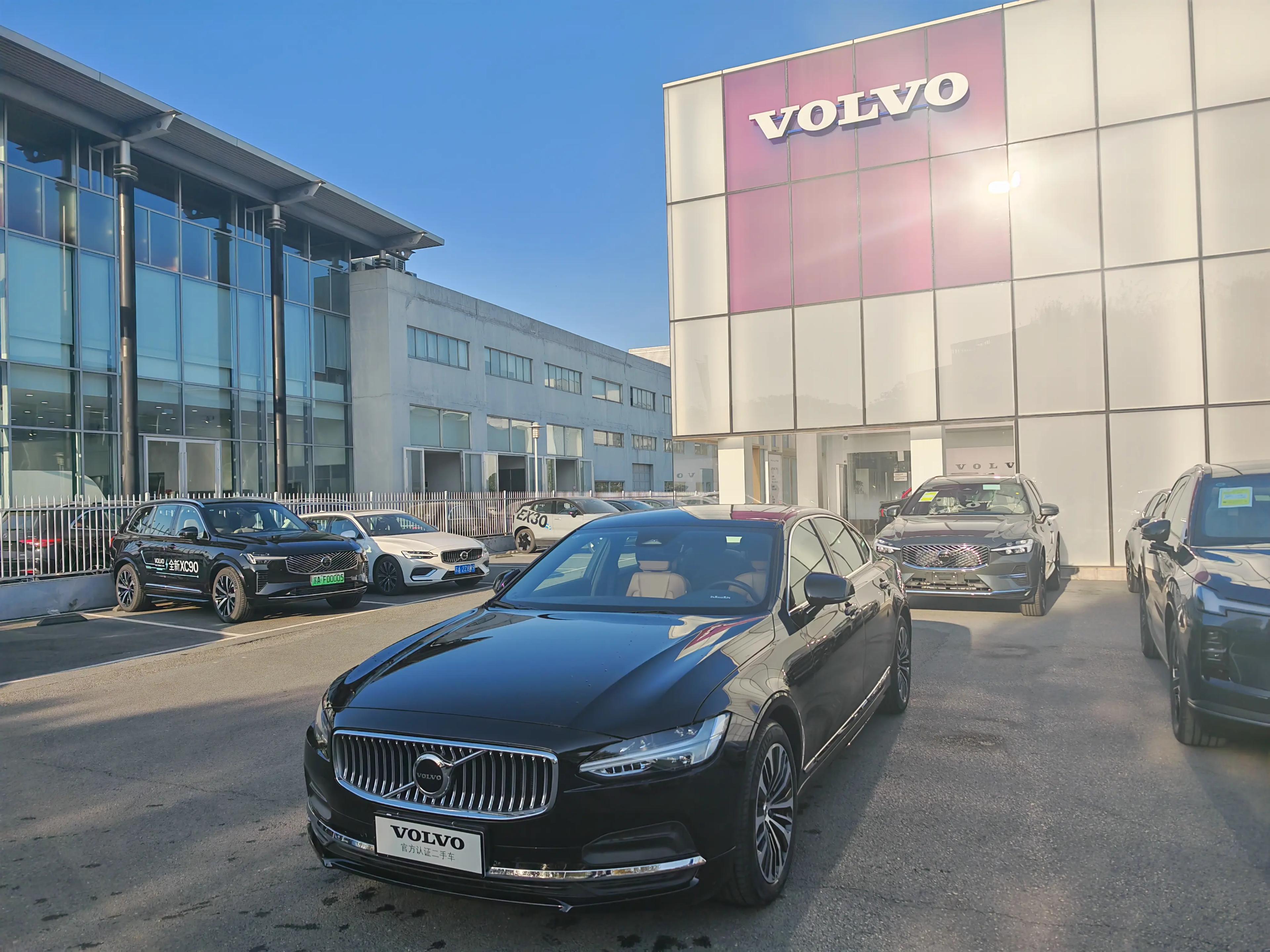 Volvo S90 2025 г. 8120 км.