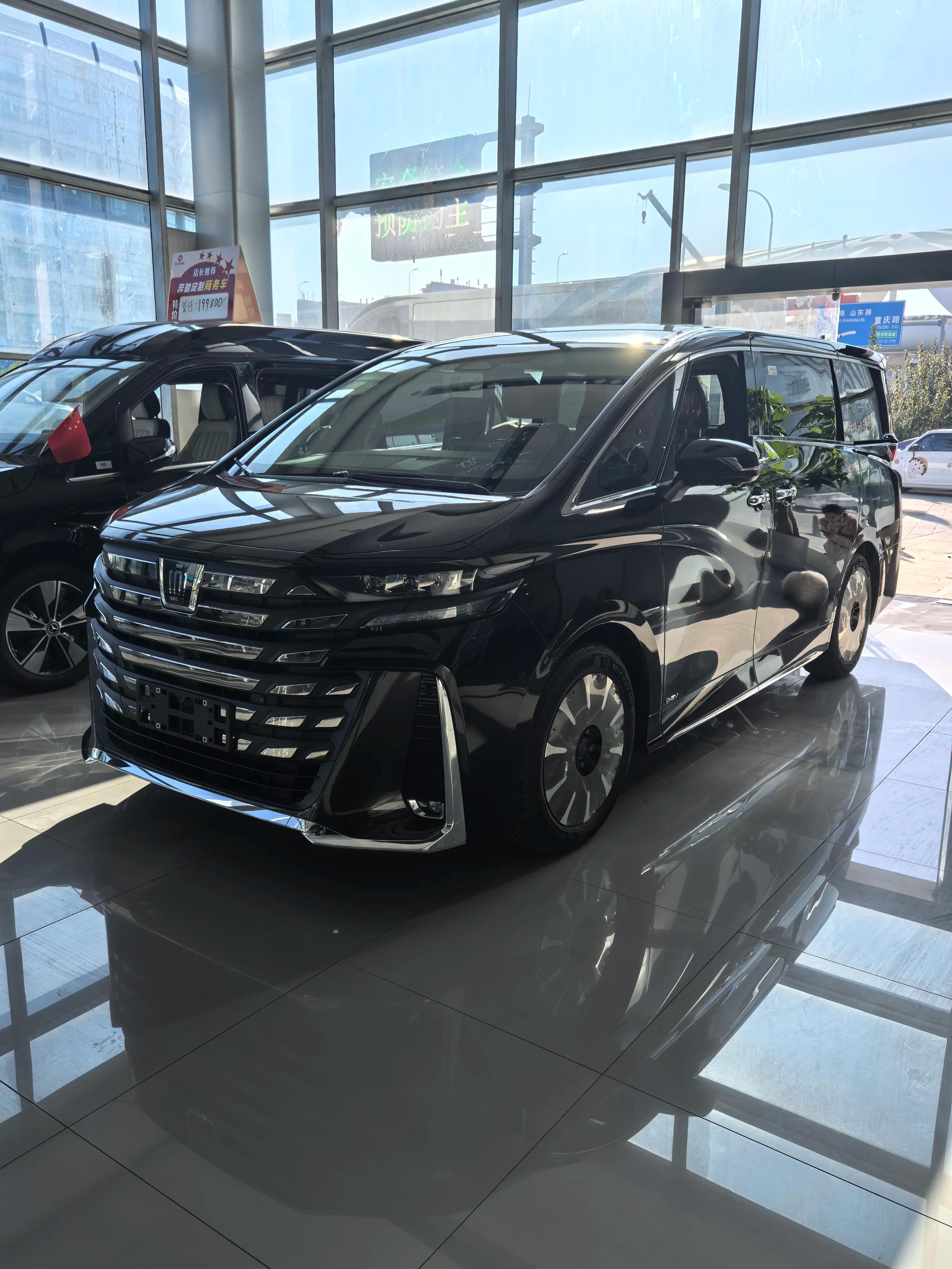 Toyota Crown Wellfire 2024 г.