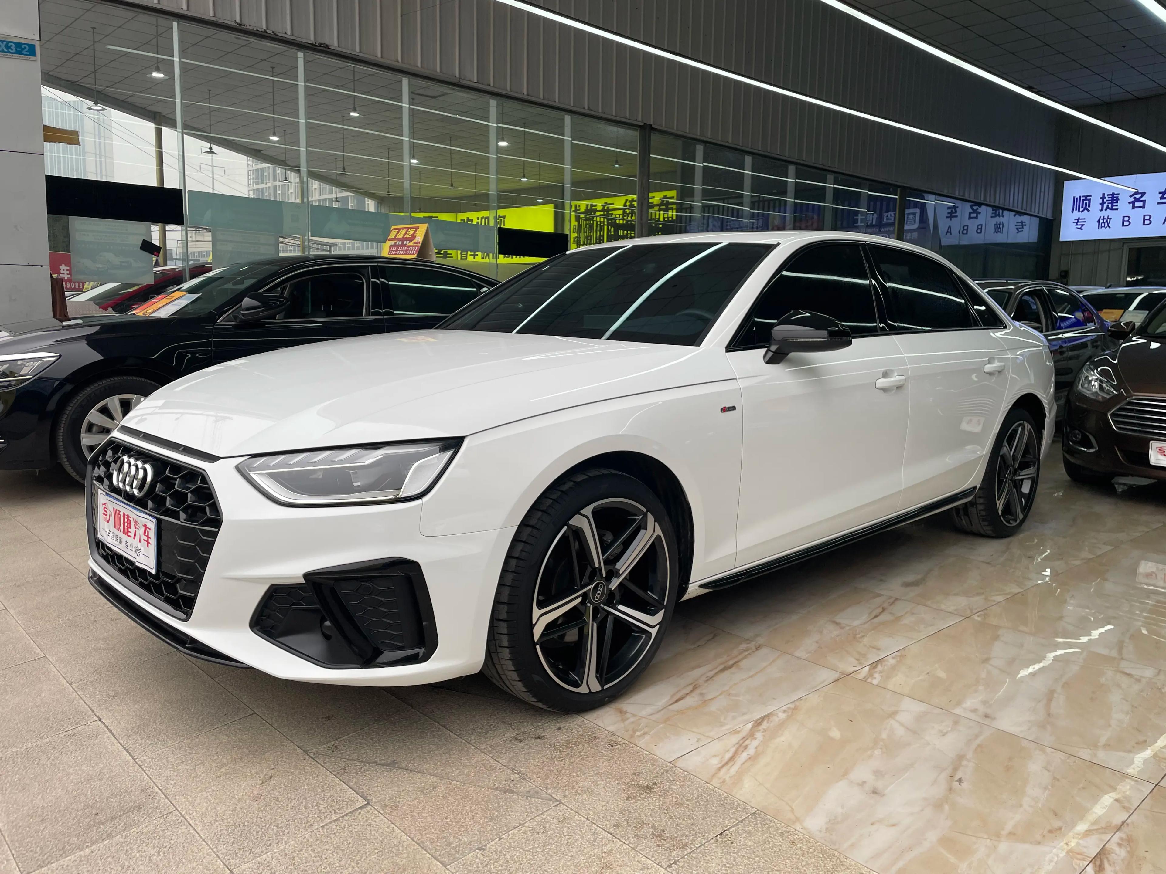 Audi A4L 2024 г. 20102 км.