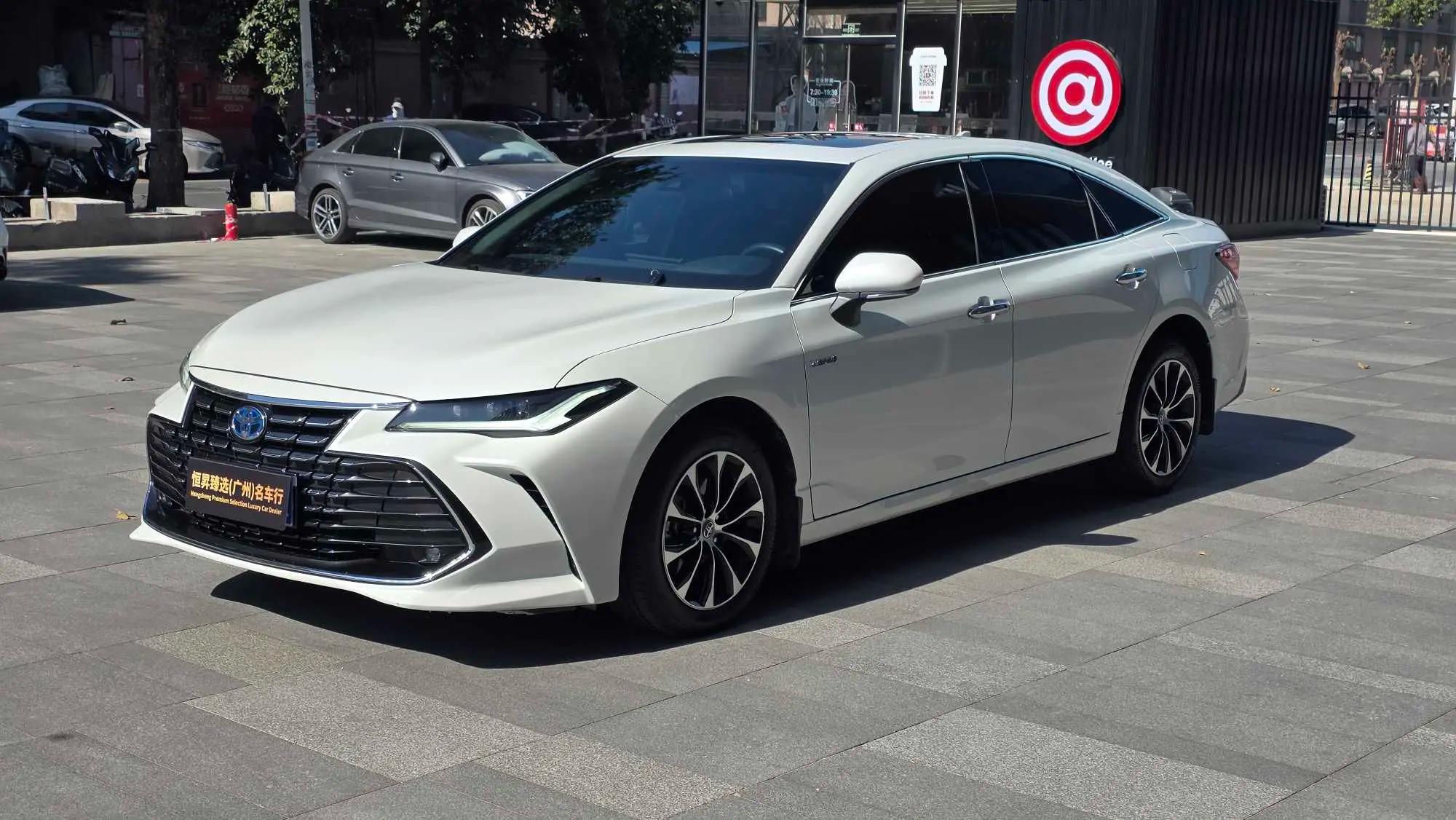 Toyota Avalon 2022 г. 12141 км.