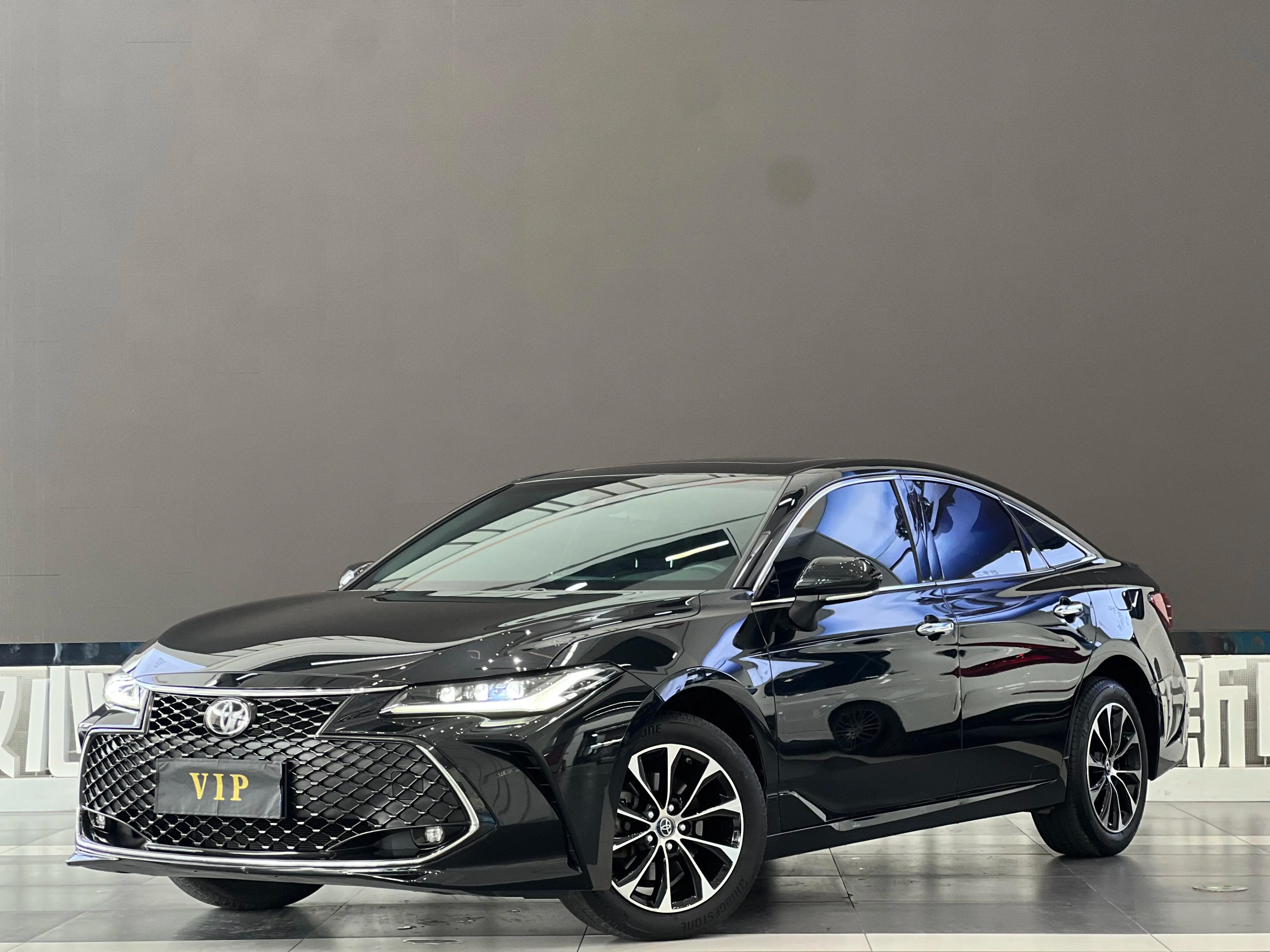 Toyota Avalon 2023 г. 34100 км.