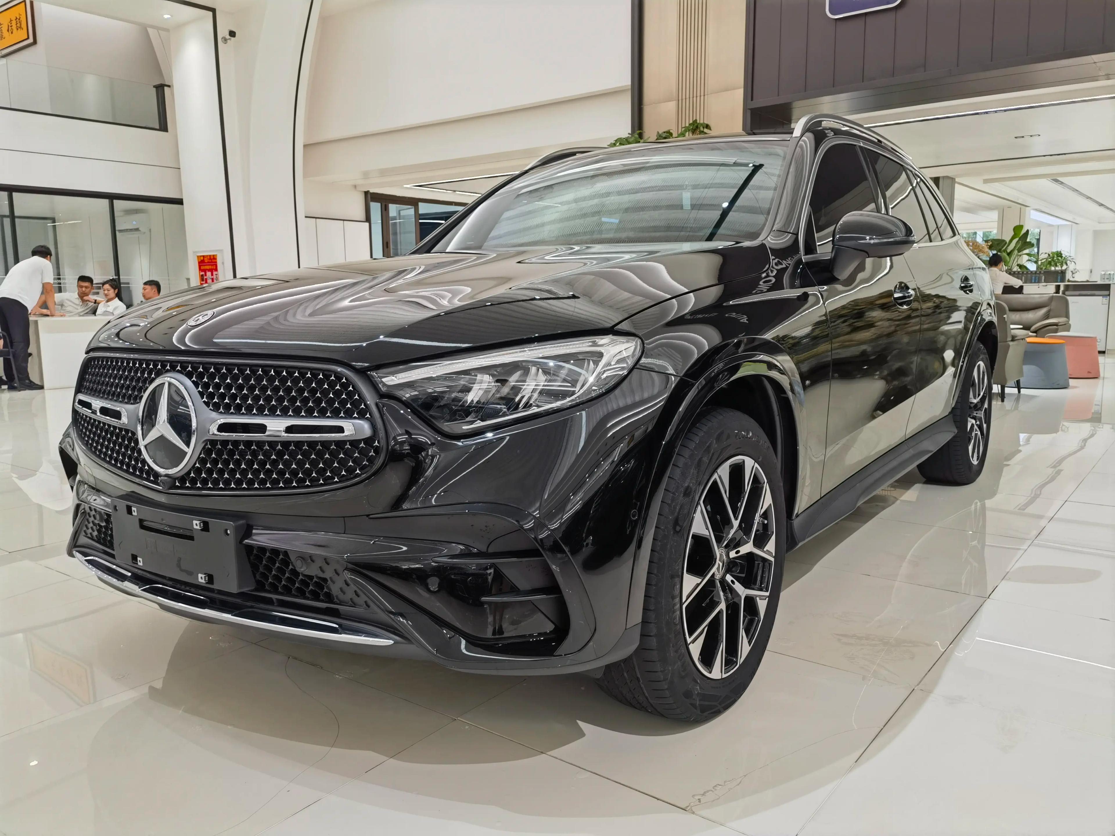 Mercedes-Benz GLC 2024 г. 14100 км.
