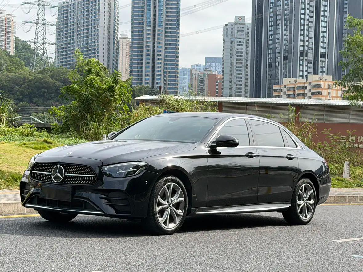 Mercedes-Benz E-Class 2024 г. 18015 км.