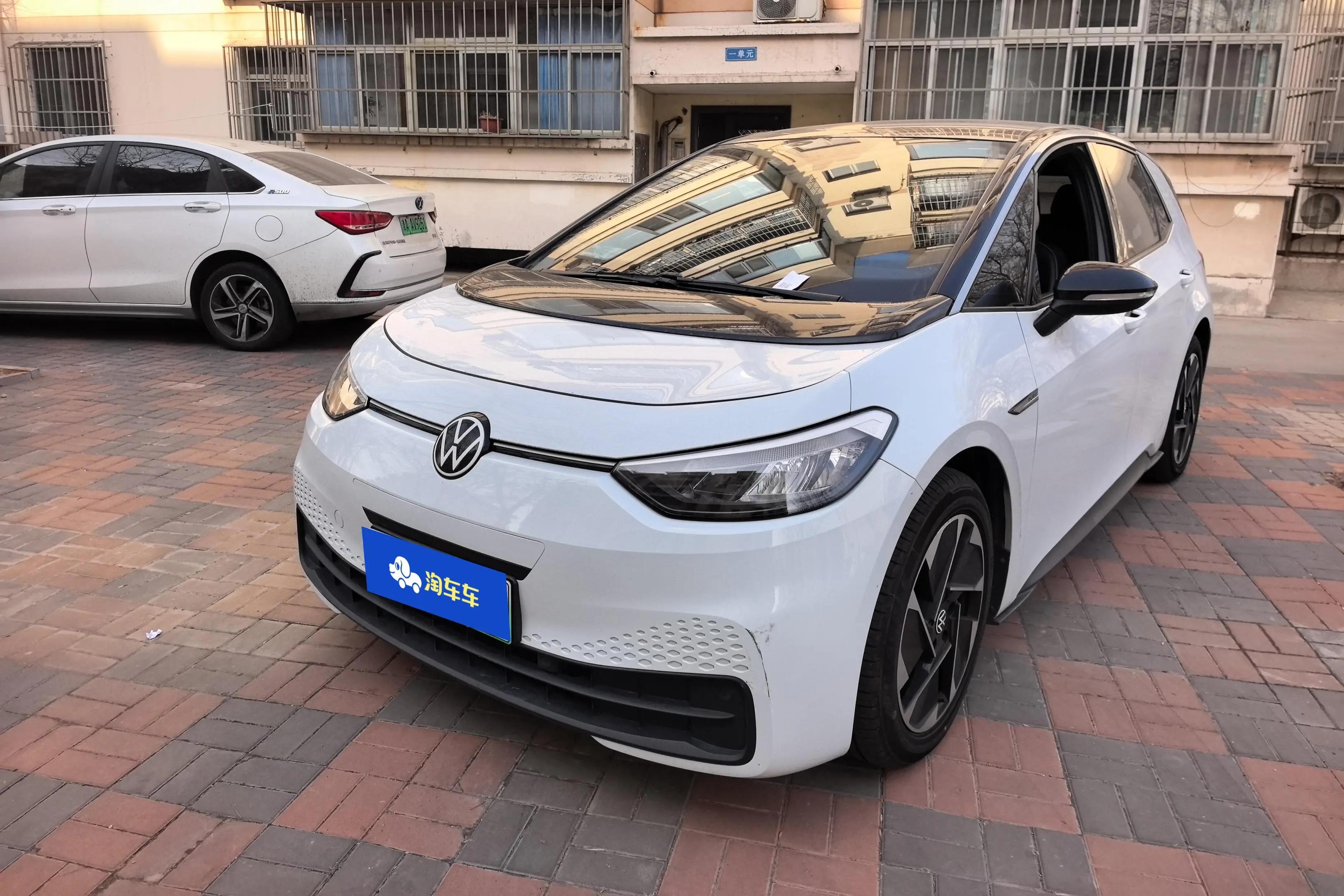 Volkswagen ID.3 2022 г. 90500 км.