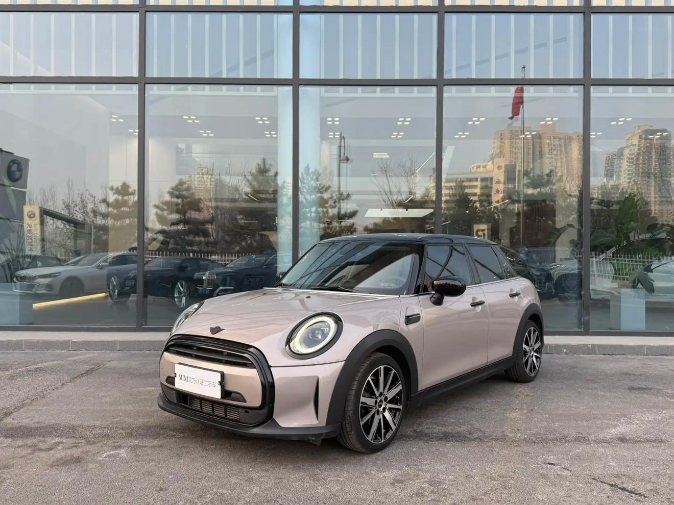 MINI 2022 г. 26000 км.