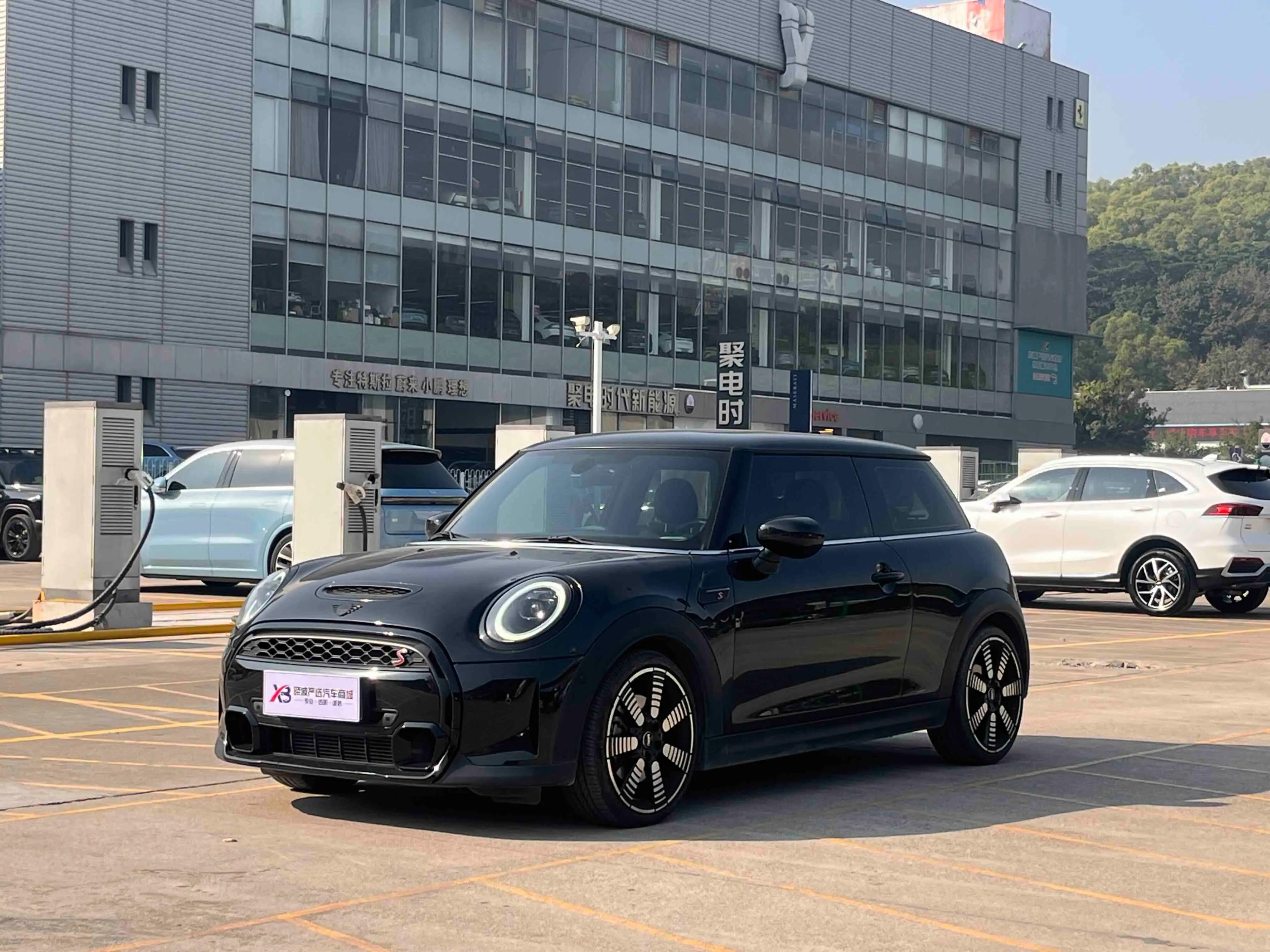 MINI 2023 г. 36000 км.