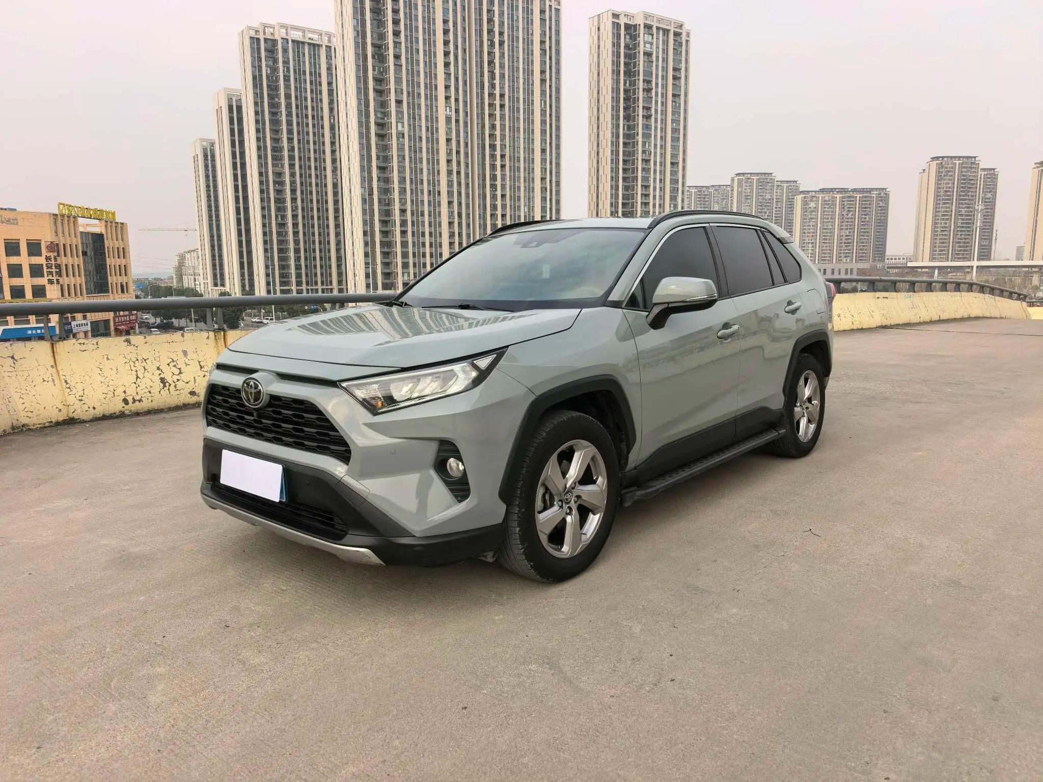Toyota RAV4 2021 г. 51610 км.