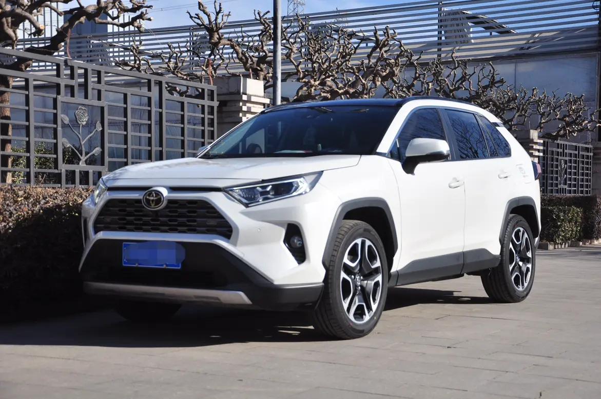 Toyota RAV4 2021 г. 65111 км.