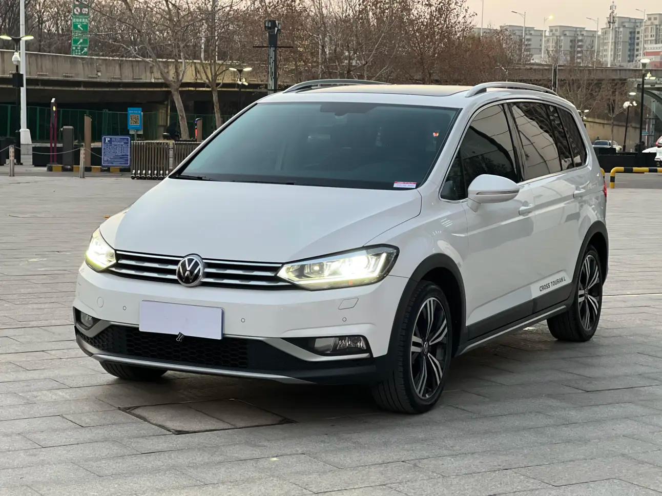 Volkswagen Touran L 2021 г. 90076 км.