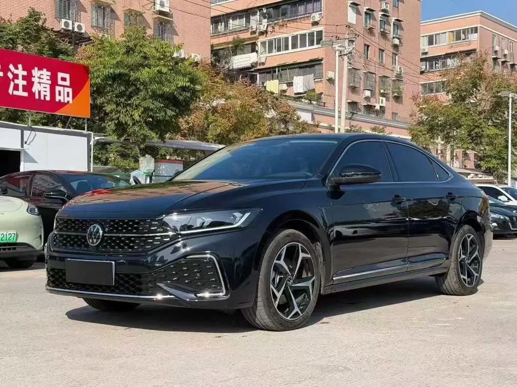 Volkswagen Passat 2024 г. 10099 км.