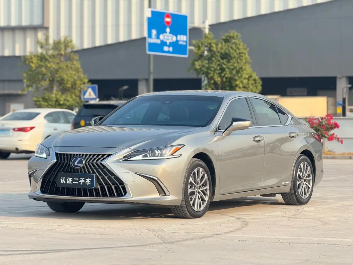 Lexus ES ES 300h 2.5 CVT (218 л.с.) 2022 г. 50002 км
