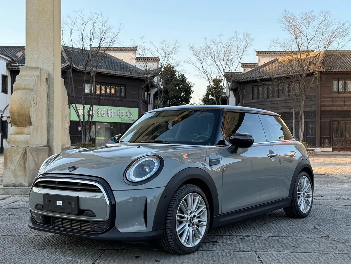MINI 2021 г. 27004 км.