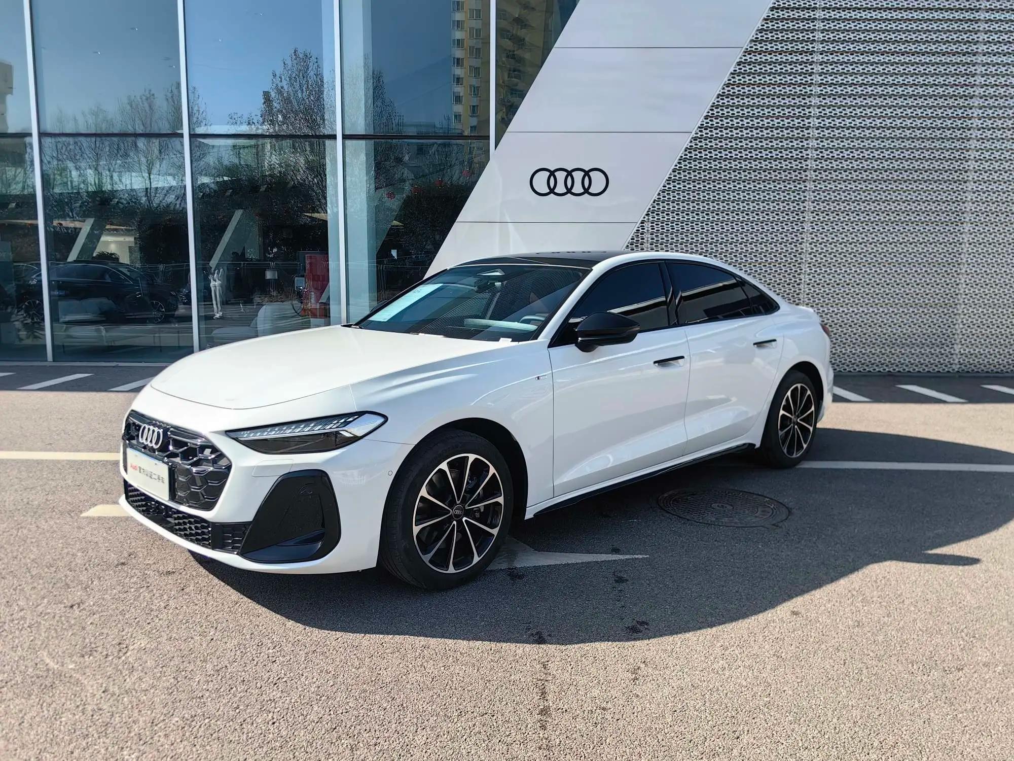 Audi A5L 2025 г. 2440 км.