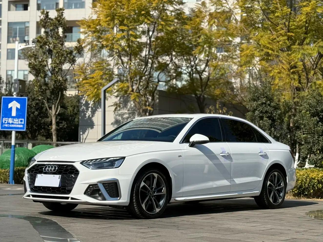 Audi A4L 2022 г. 52040 км.