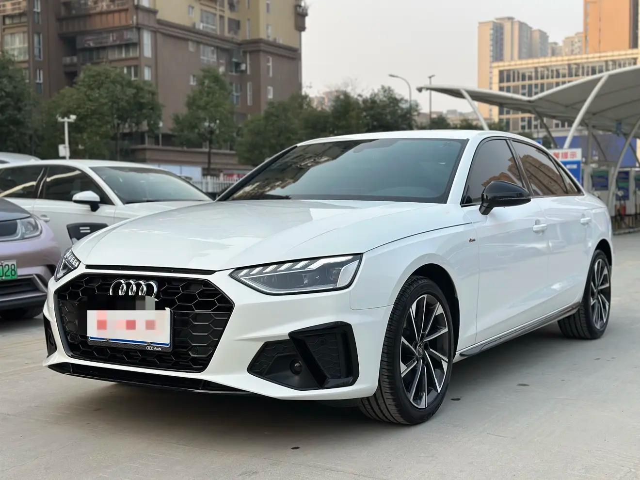 Audi A4L 2023 г. 17059 км.
