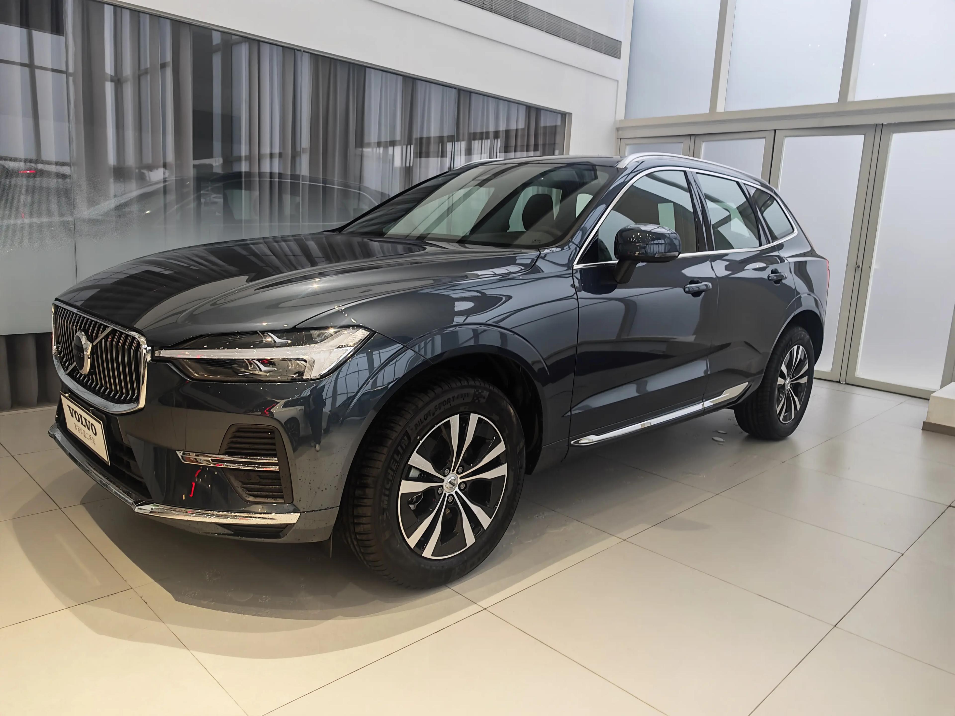 Volvo XC60 2025 г. 3019 км.