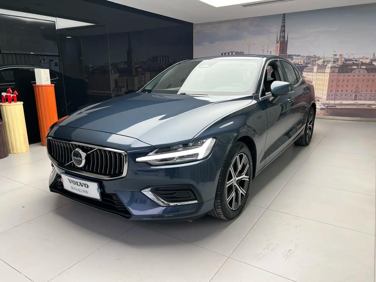 Volvo S60 2025 г. 12035 км.