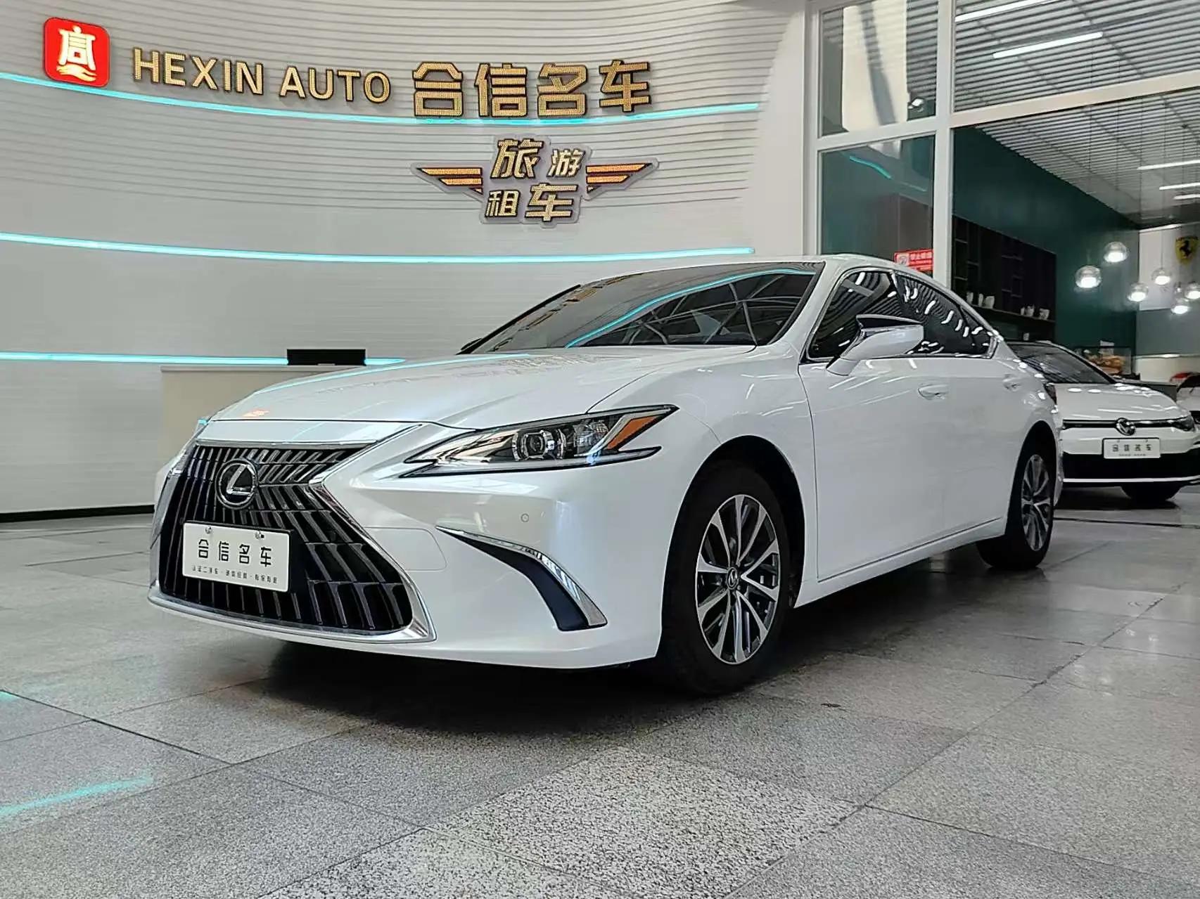 Lexus ES 2024 г. 13000 км.