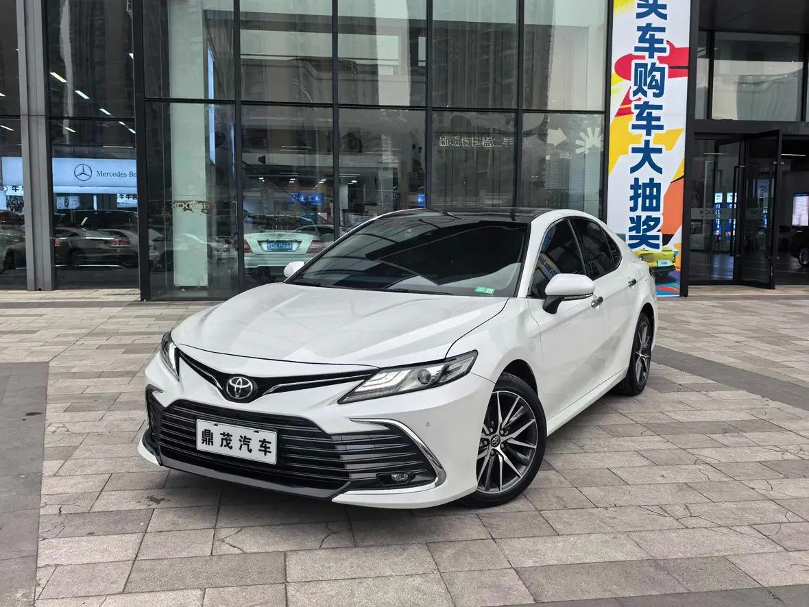 Toyota Camry 2022 г. 24000 км.