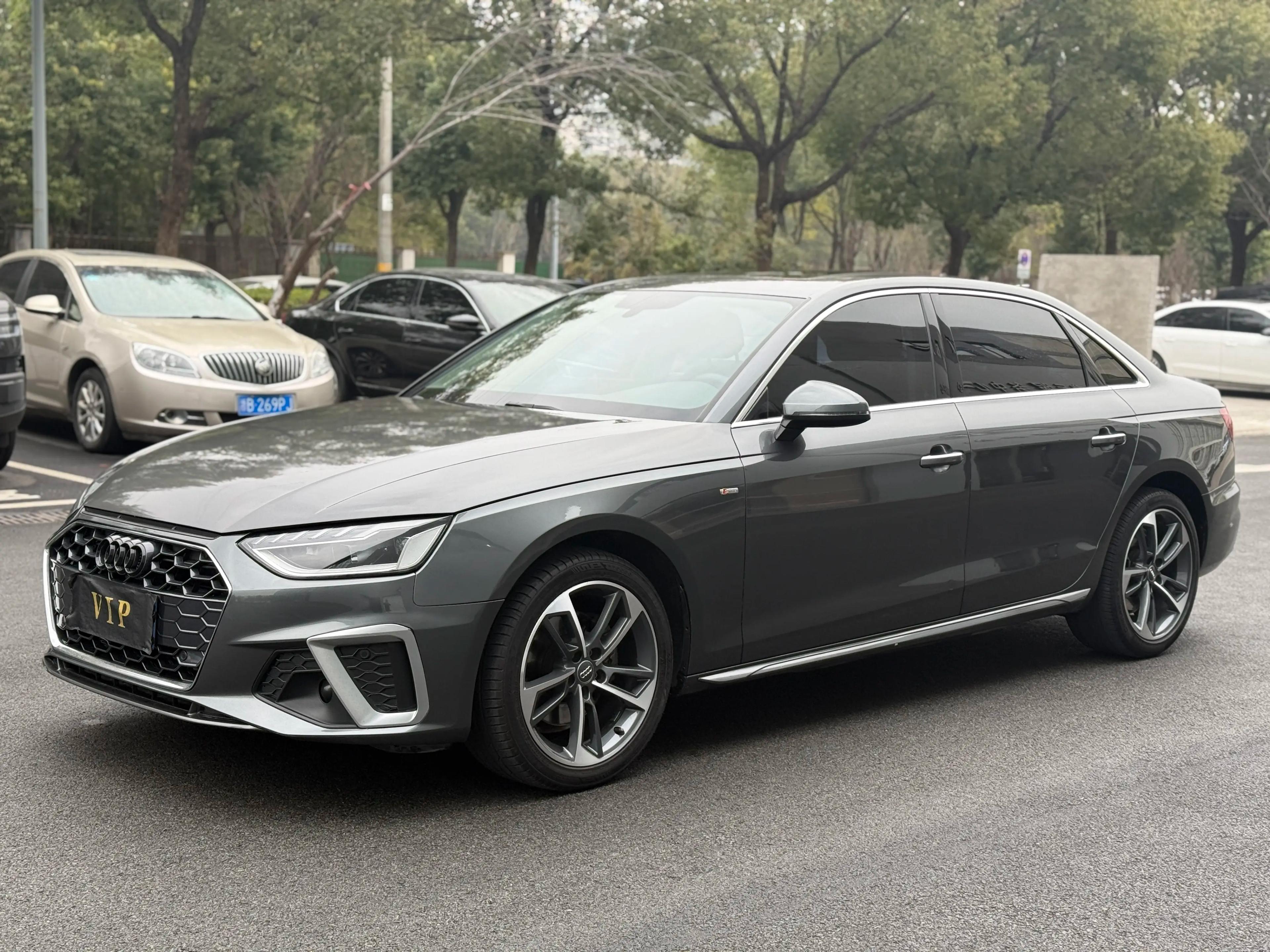 Audi A4L 2021 г. 41061 км.