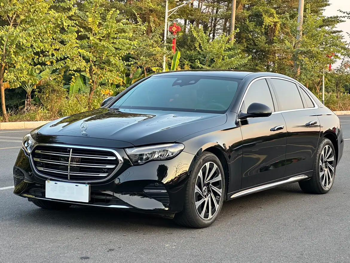 Mercedes-Benz E-Class 2025 г. 23036 км.