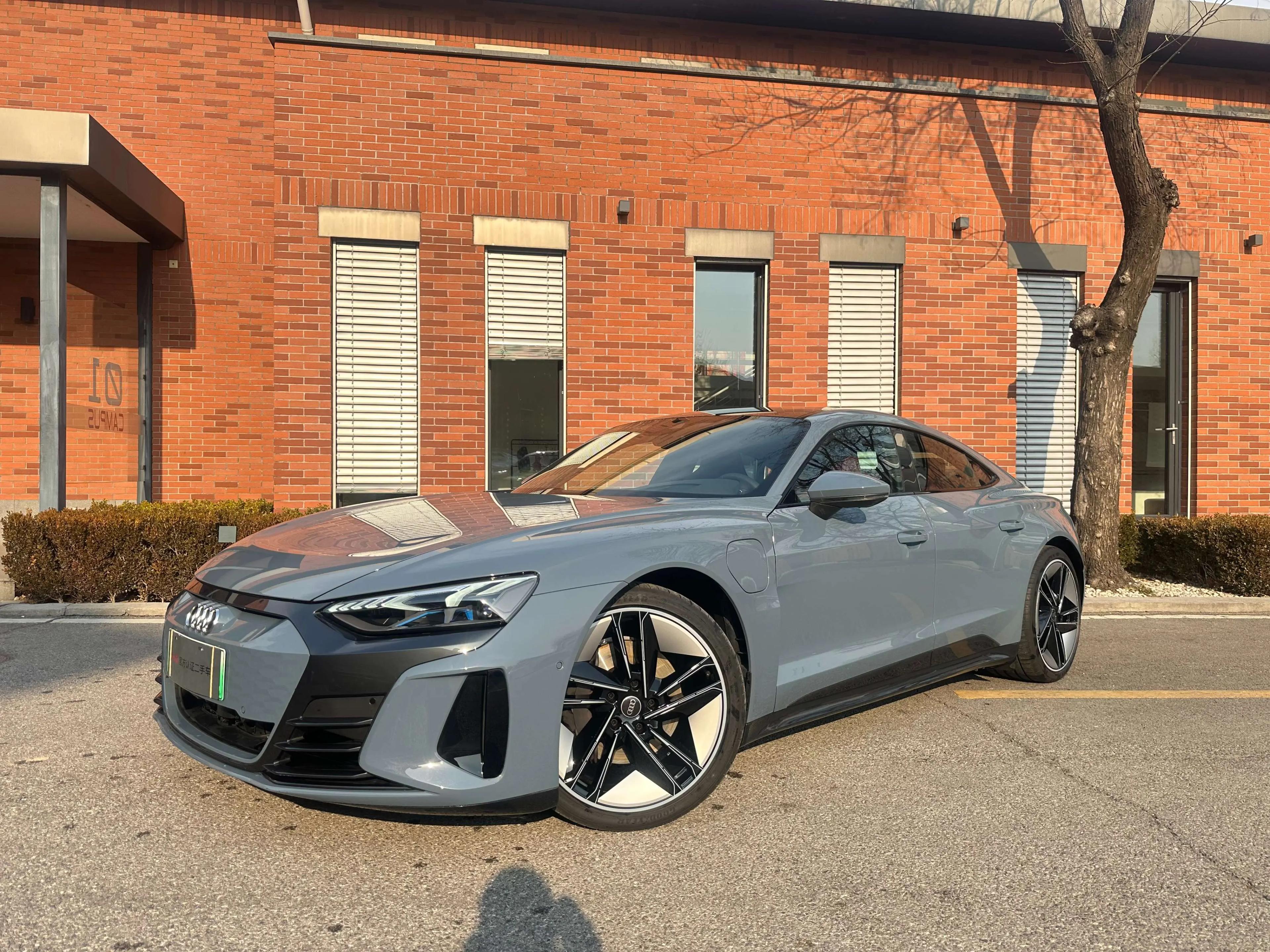 Audi e-tron GT 2024 г. 9027 км.