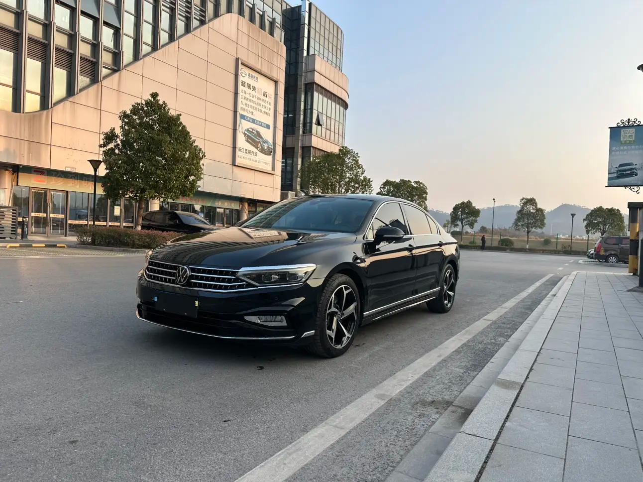 Volkswagen Magotan 2023 г. 32045 км.