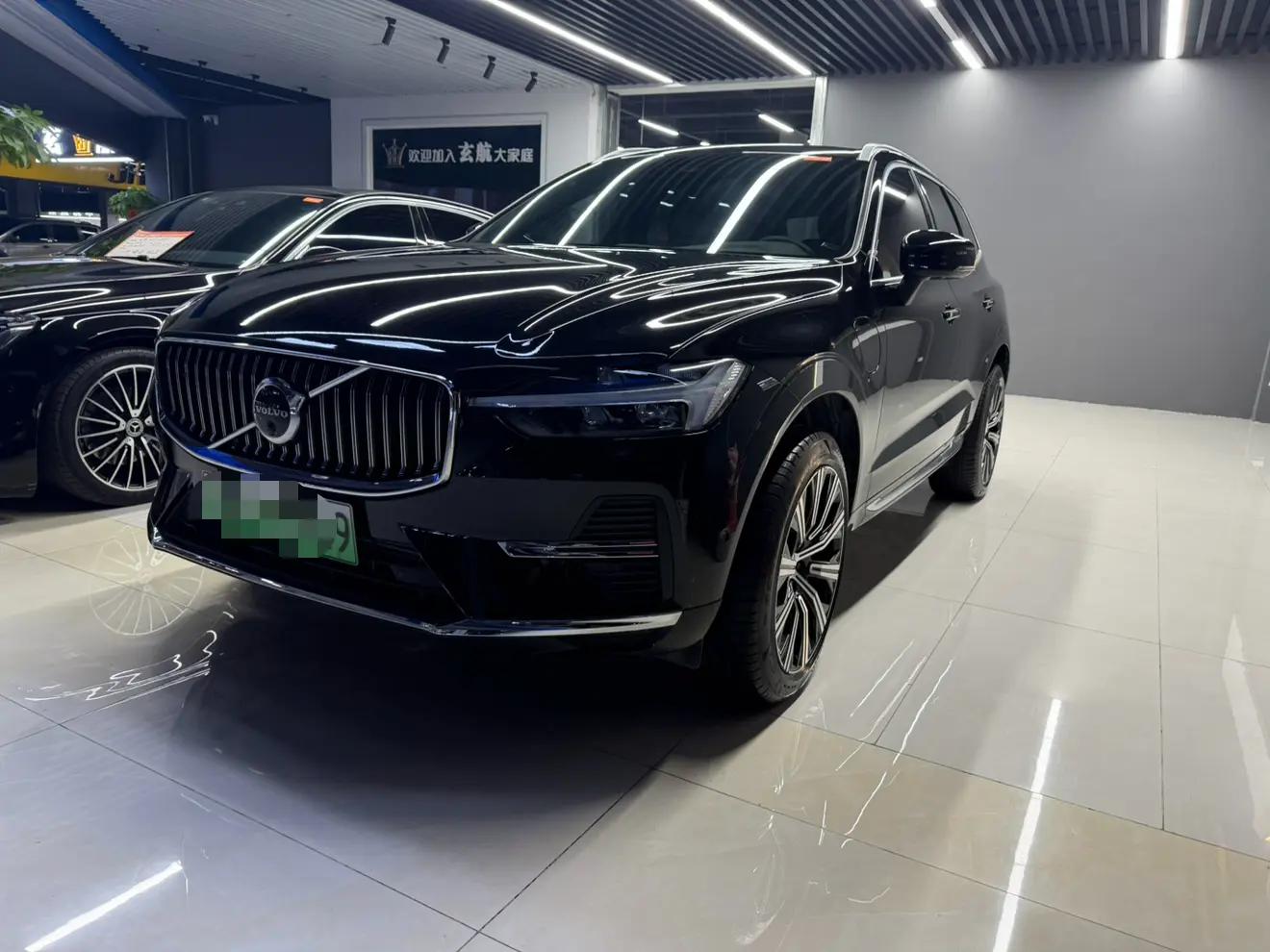 Volvo XC60 PHEV 2024 г. 4104 км.