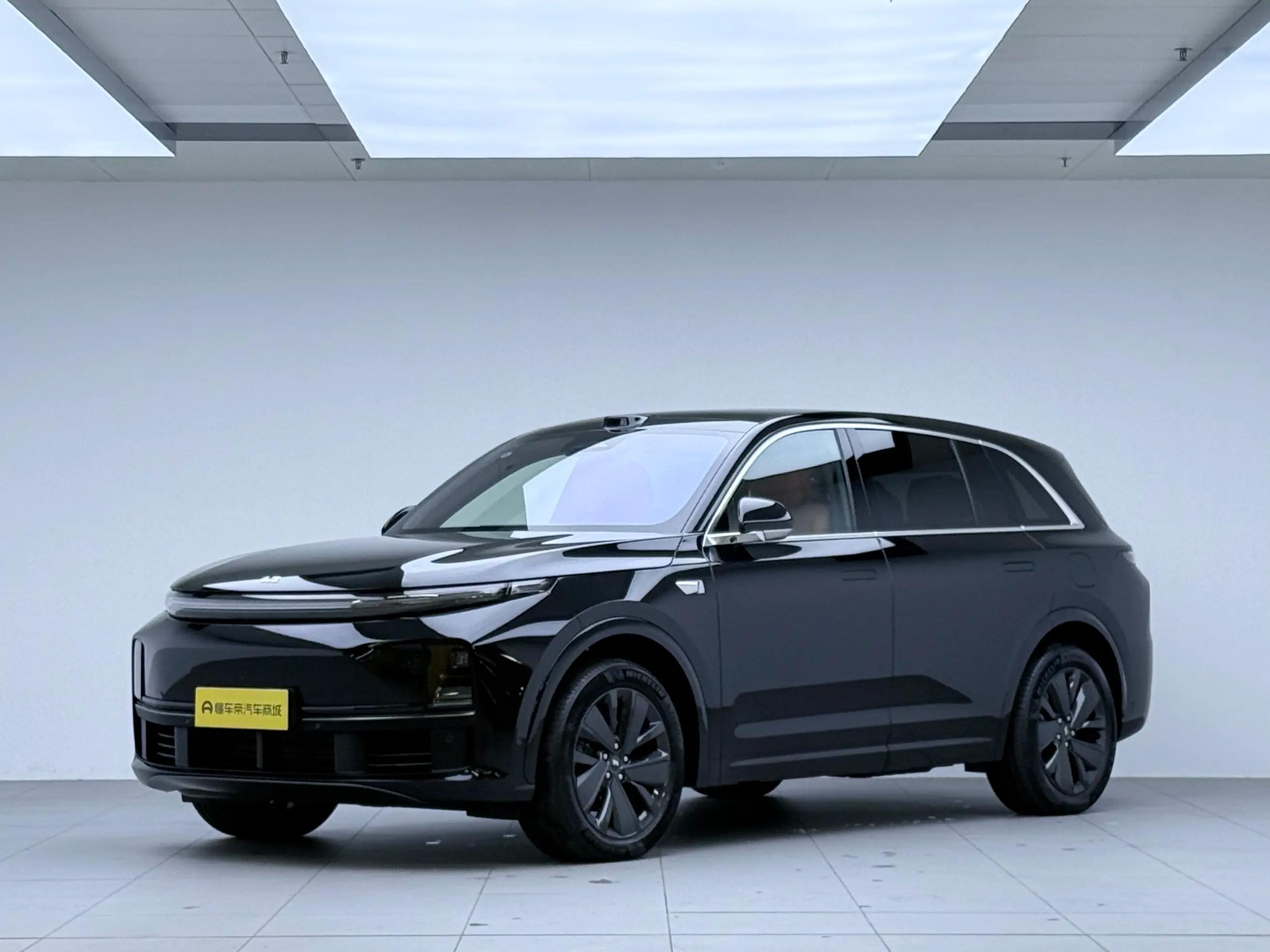 Lixiang L7 2025 г. 5192 км.