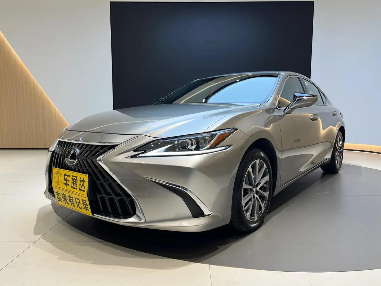 Lexus ES 2024 г. 26038 км.