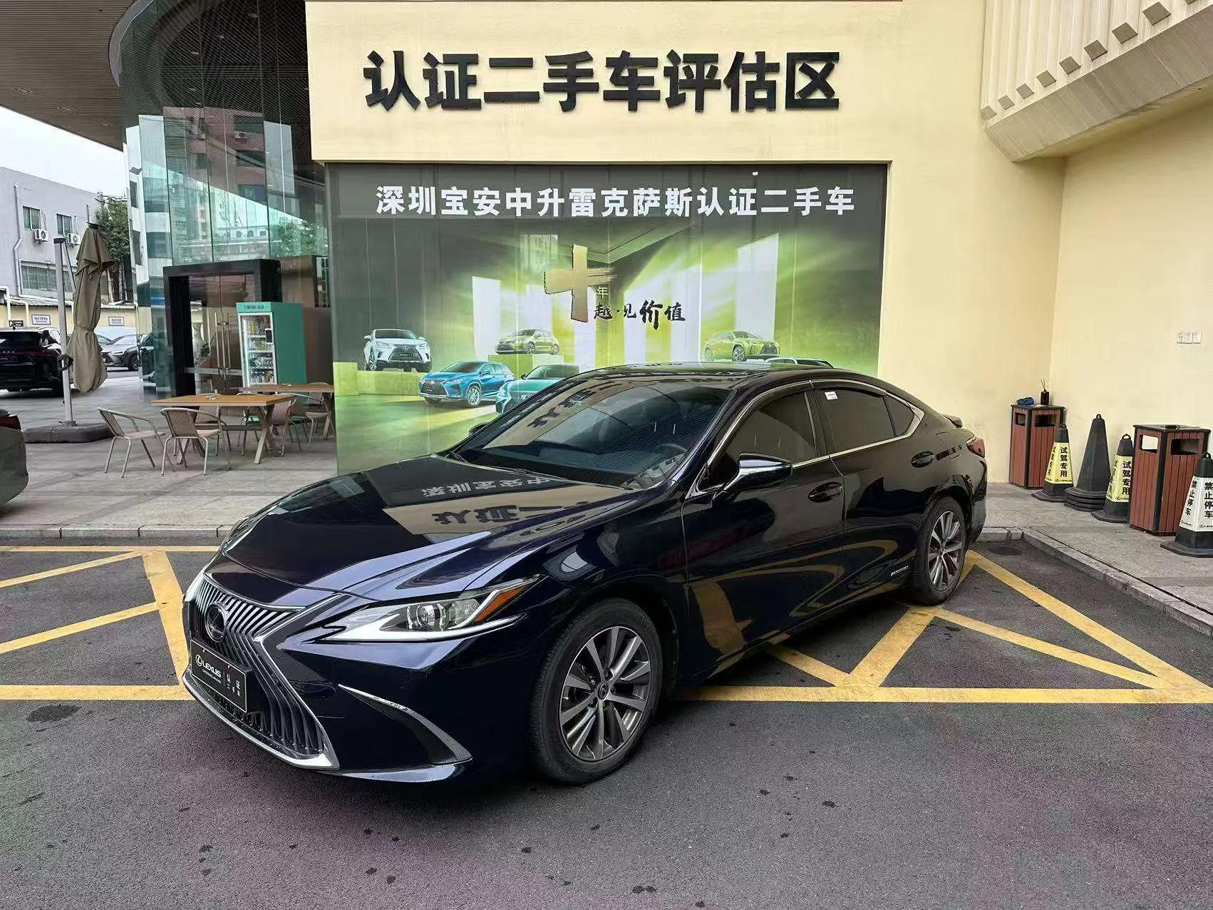 Lexus ES 2021 г. 33042 км.