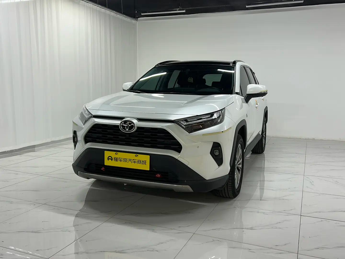 Toyota RAV4 2024 г. 17270 км.