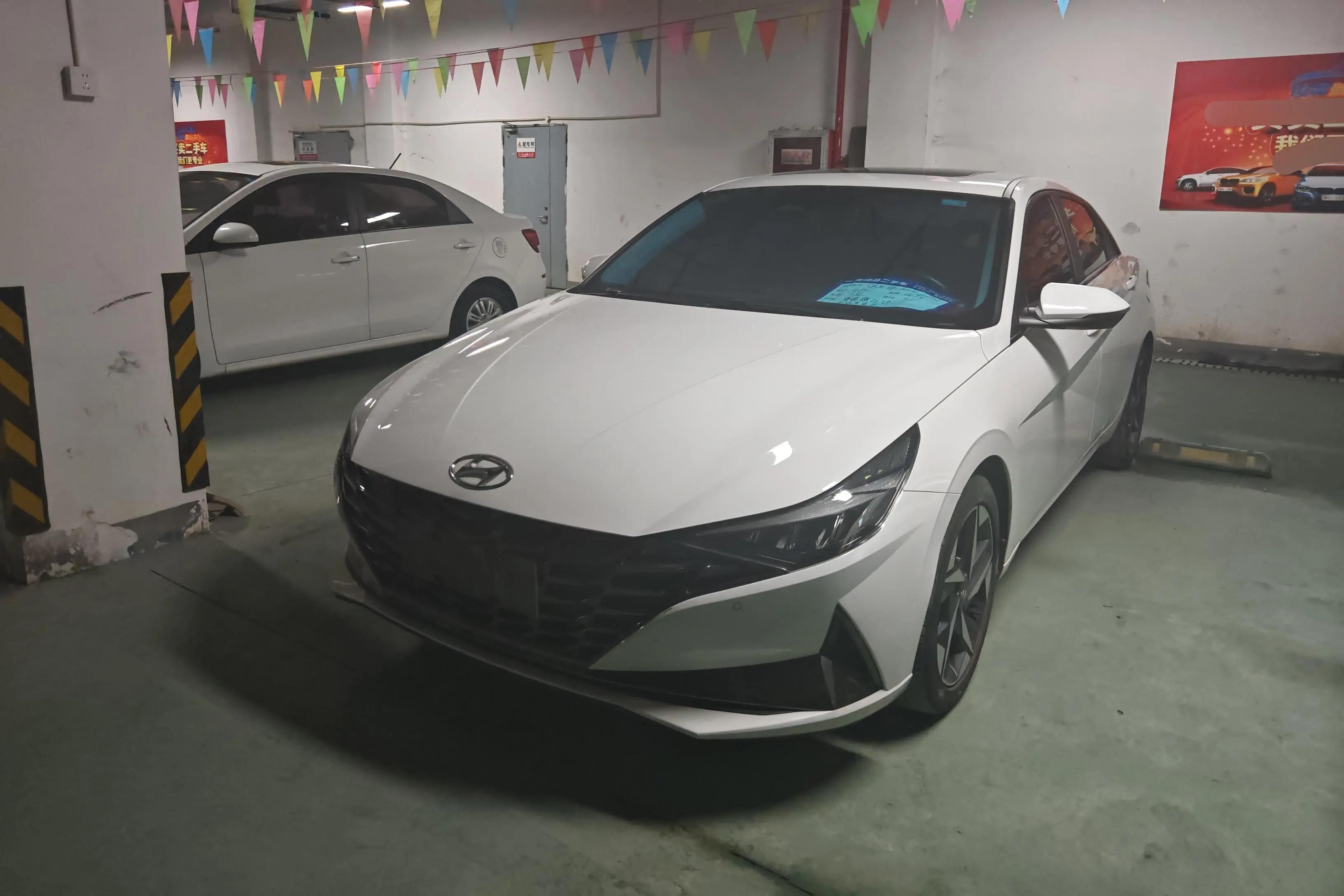 Hyundai Elantra 2021 г. 14568 км.
