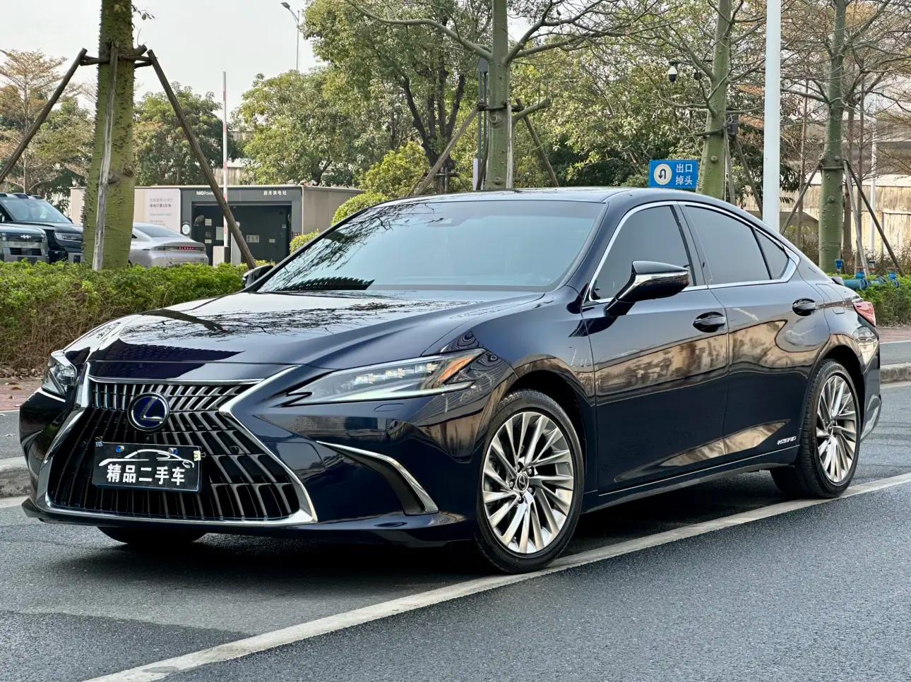 Lexus ES 2022 г. 48114 км.
