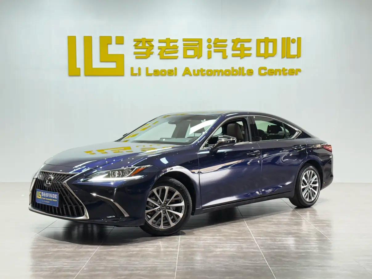 Lexus ES 2022 г. 11115 км.
