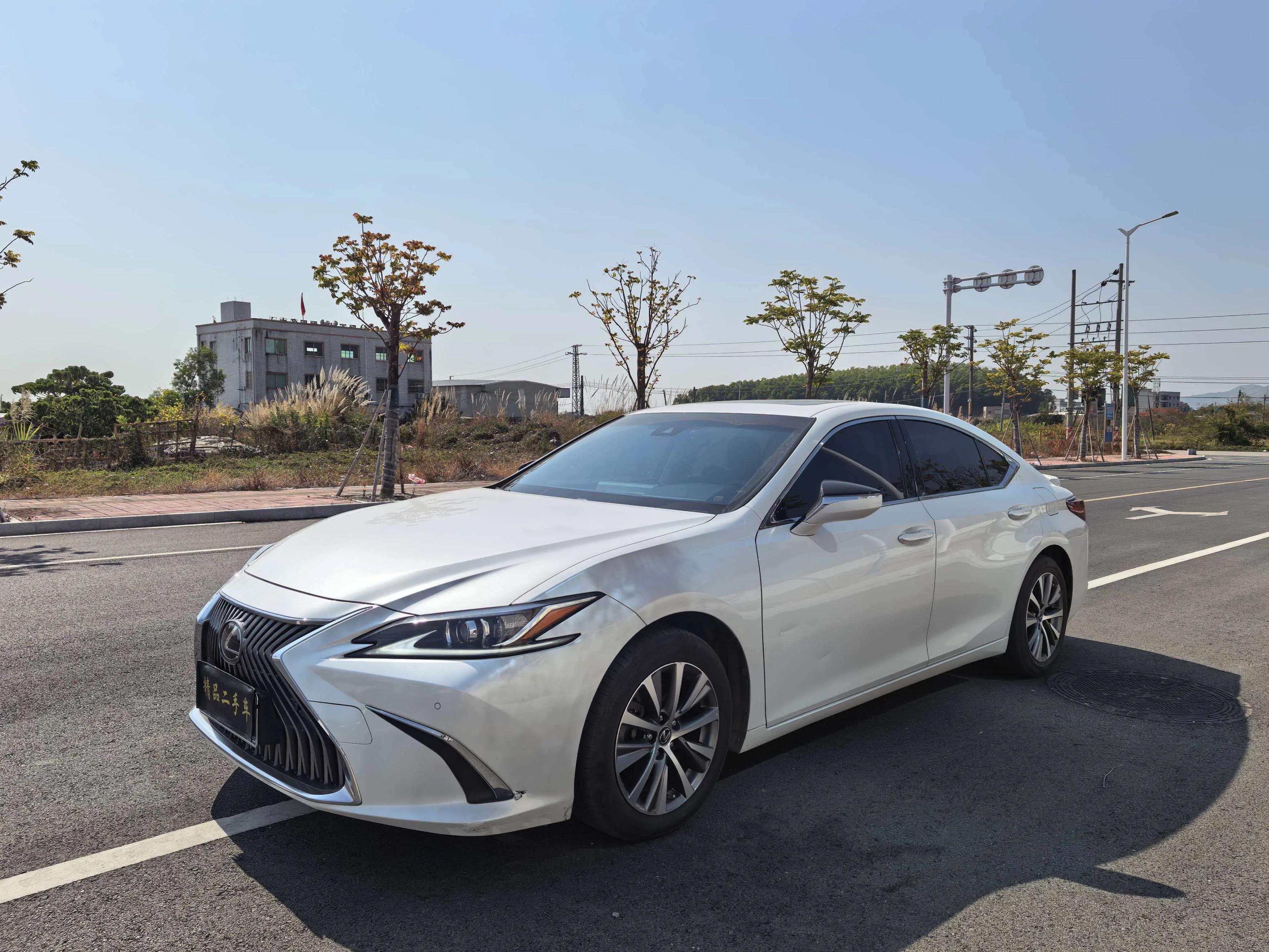 Lexus ES 2021 г. 78117 км.