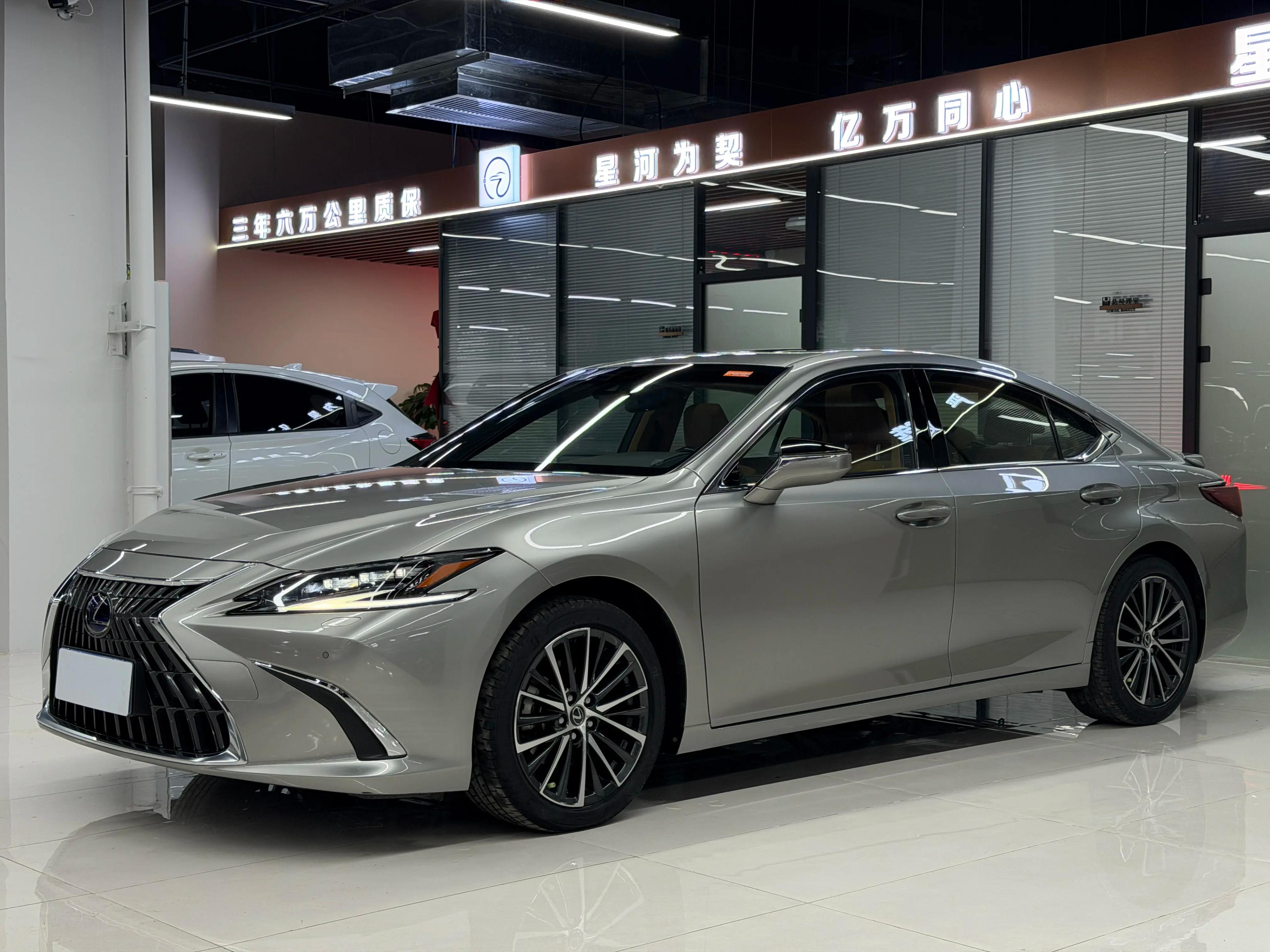 Lexus ES 2022 г. 74121 км.