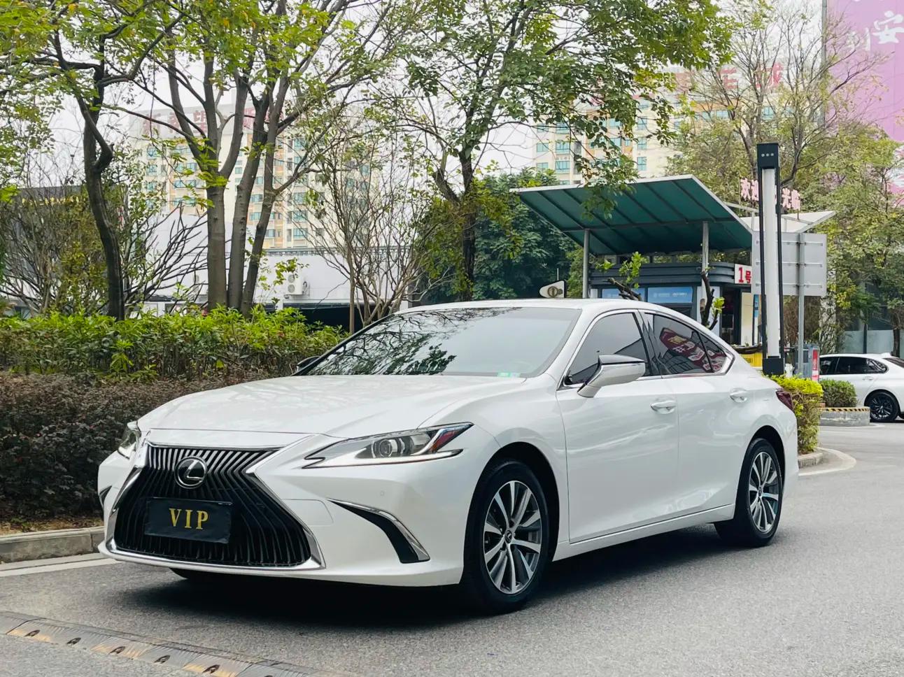 Lexus ES 2021 г. 99122 км.