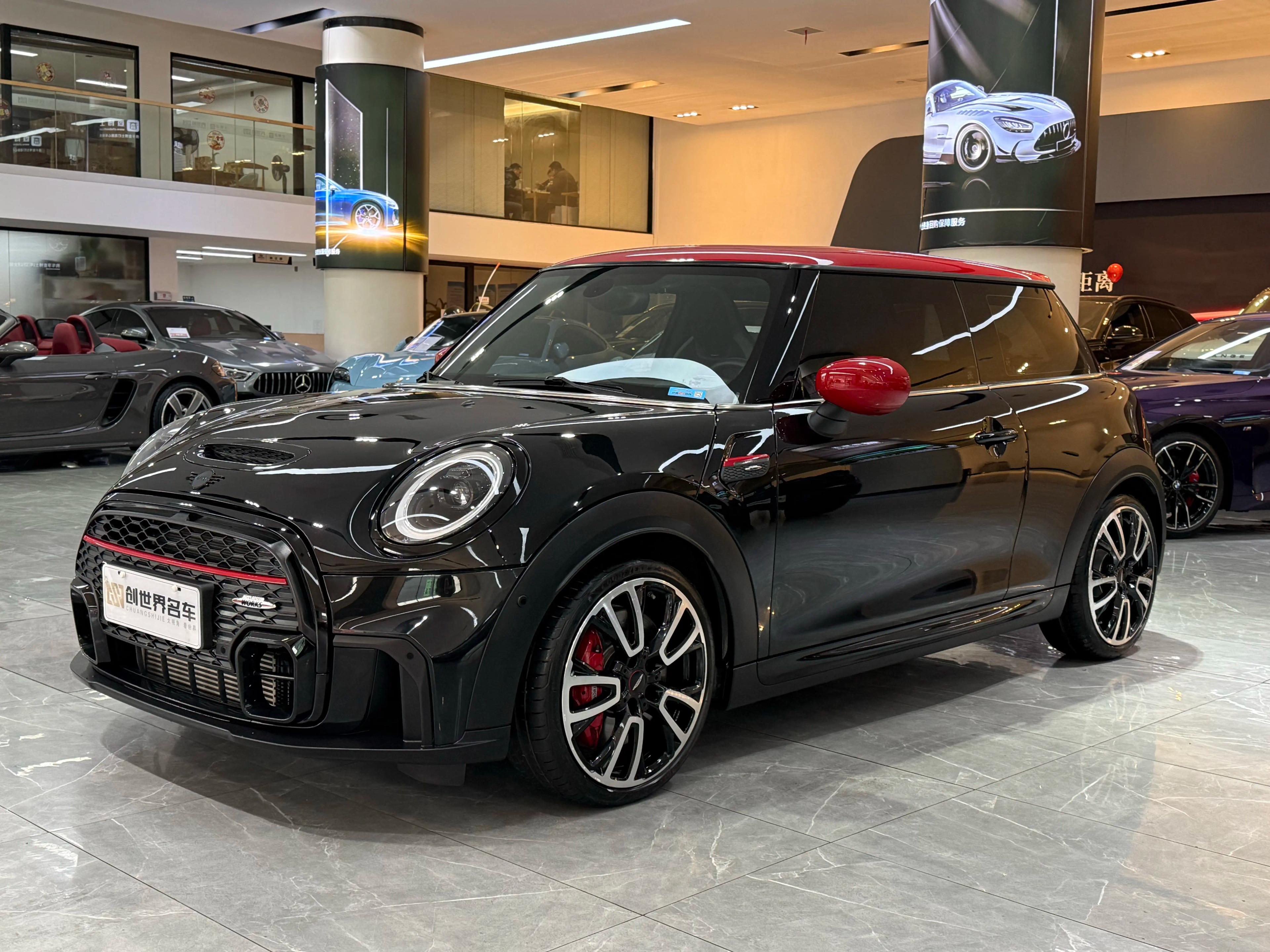 MINI JCW 2022 г. 4120 км.