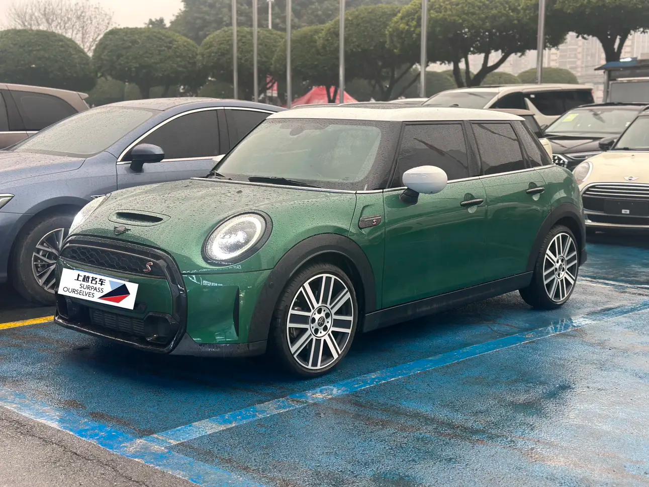 MINI  2024 г. 21911 км.