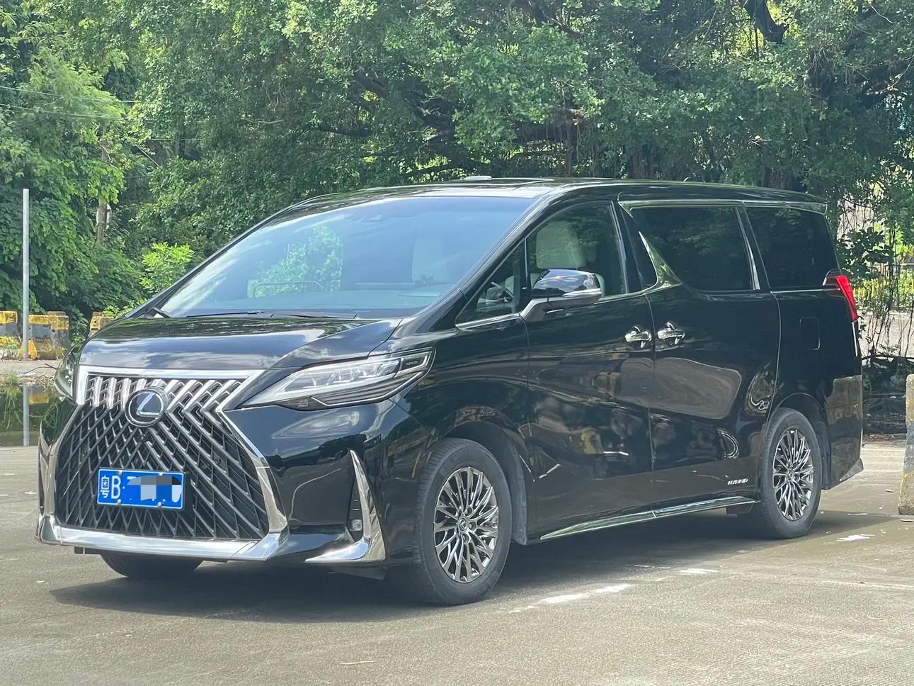 Lexus LM 2022 г. 90086 км.