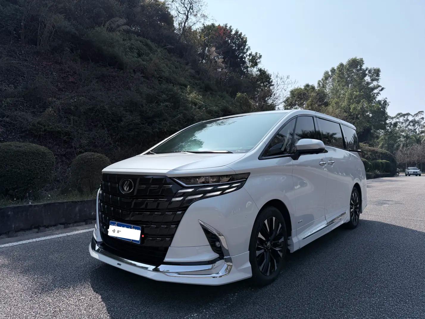Toyota Alphard 2023 г. 39128 км.