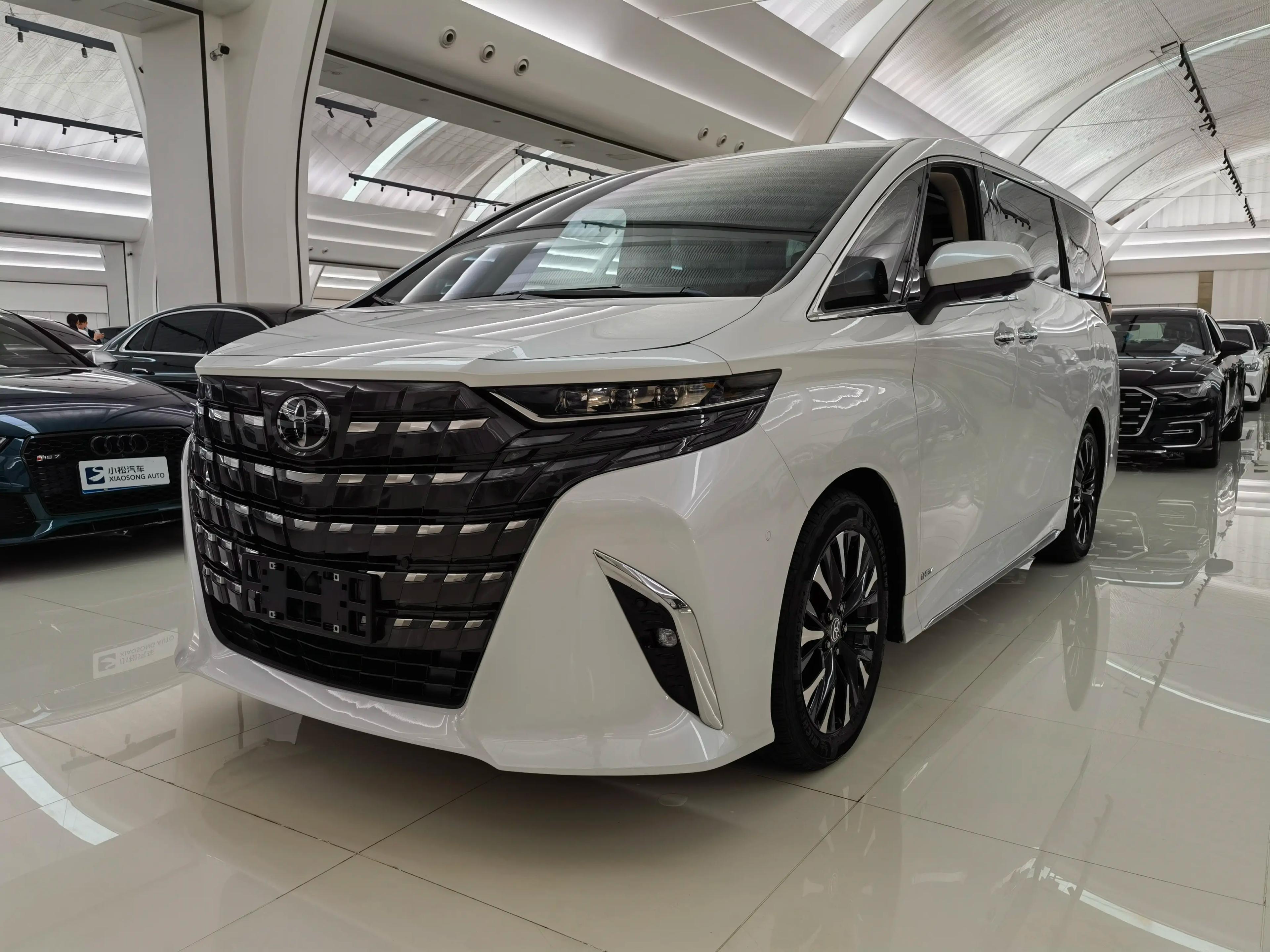 Toyota Alphard 2025 г. 21234 км.