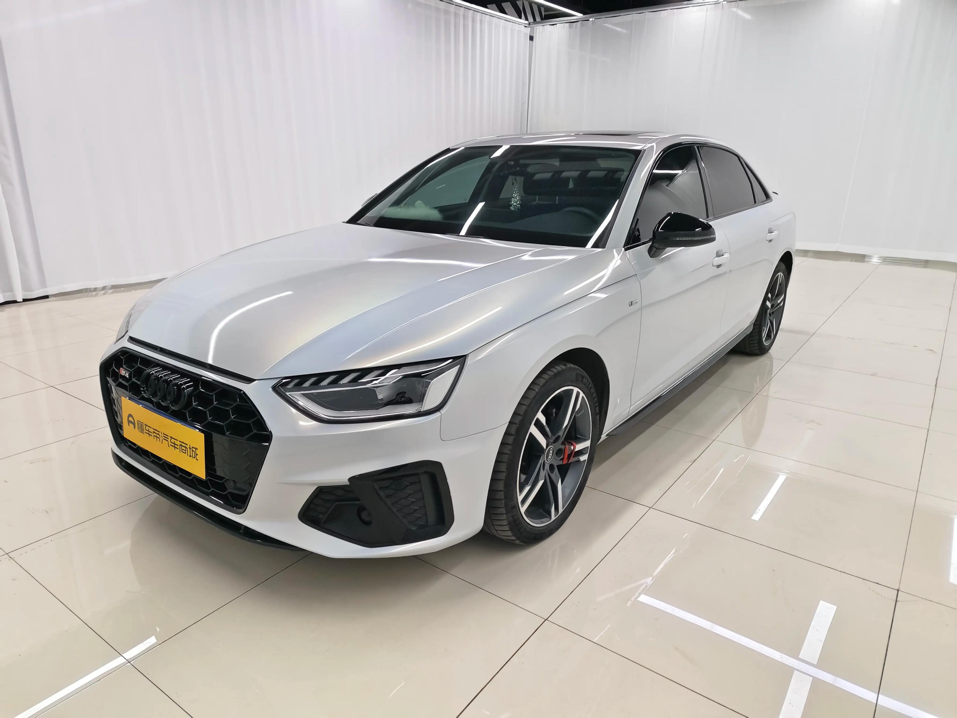 Audi A4L 2022 г. 40689 км.